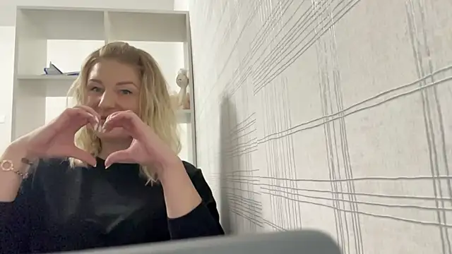 Blondie xoxoxo online show from September 25, 8:02 am