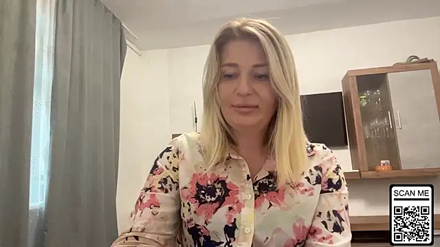 Blondie xoxoxo online show from October 2, 9:25 am