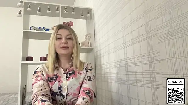 Blondie xoxoxo online show from January 13, 8:40 am