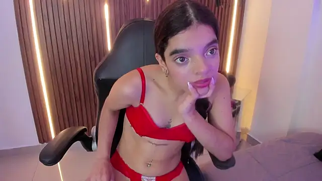 Sophia Blazee online show from September 19, 7:46 pm