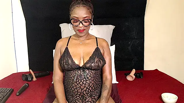 Yummychoklit online show from April 28, 3:43 am