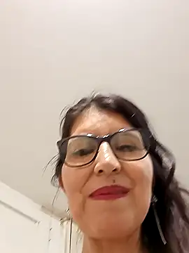 Snapshot of swity_foster chatting on October 26, 1:50 pm swity foster online show from October 26, 1:50 pm