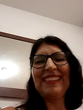 Snapshot of swity_foster chatting on October 24, 1:18 pm swity foster online show from October 24, 1:18 pm