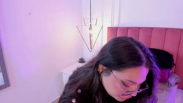 Tessa Sinclaire online show from October 3, 10:04 pm