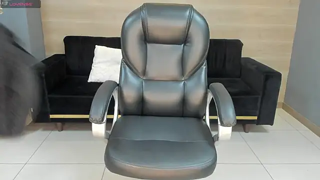 Snapshot of MilaColeman chatting on October 5, 4:28 am MilaColeman online show from October 5, 4:28 am