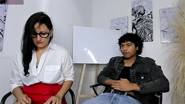 Snapshot of Miriam_milf chatting on October 29, 12:42 pm Miriam milf online show from October 29, 12:42 pm