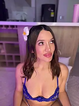 Bella-taylorr online show from March 22, 8:20 am