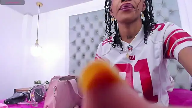 Snapshot of aaliyah_beller chatting on October 18, 7:37 pm aaliyah beller online show from October 18, 7:37 pm