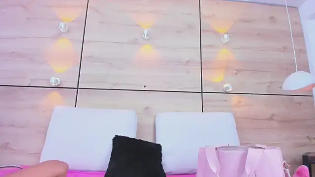 Snapshot of aaliyah_beller chatting on October 23, 9:21 pm aaliyah beller online show from October 23, 9:21 pm