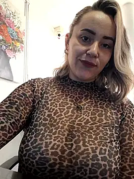 Snapshot of CurvyLust_x chatting on September 23, 2:26 pm CurvyLust x online show from September 23, 2:26 pm