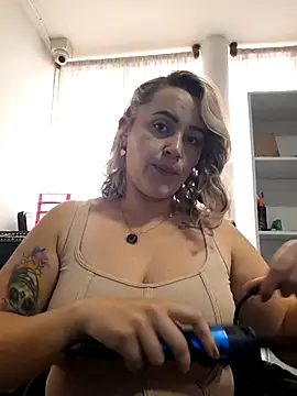 Snapshot of CurvyLust_x chatting on September 30, 2:01 pm CurvyLust x online show from September 30, 2:01 pm