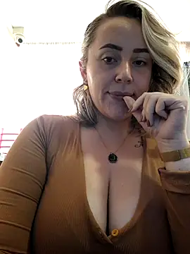 Snapshot of CurvyLust_x chatting on October 1, 2:44 pm CurvyLust x online show from October 1, 2:44 pm