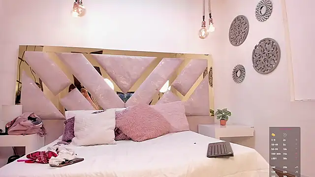 Snapshot of Marianee_Rousse chatting on October 30, 10:22 pm Marianee Rousse online show from October 30, 10:22 pm