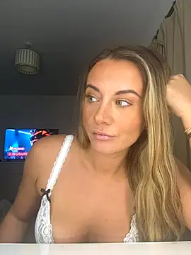 Scarlettroseeee online show from October 15, 6:10 pm