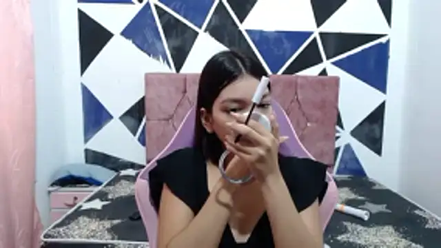 shy luna18 online show from December 4, 12:40 pm