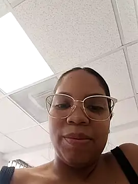 Snapshot of CloeeHills_ chatting on October 24, 7:10 pm CloeeHills  online show from October 24, 7:10 pm