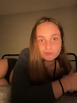 MadilynX777 online show from September 12, 2:01 am