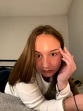 MadilynX777 online show from October 3, 2:05 am