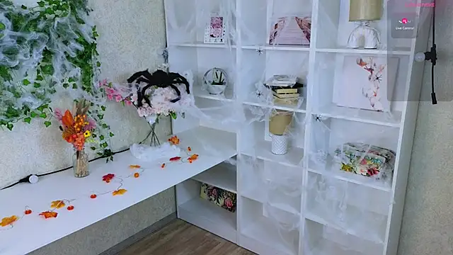 Snapshot of TraciMyntti chatting on October 23, 1:22 am TraciMyntti online show from October 23, 1:22 am