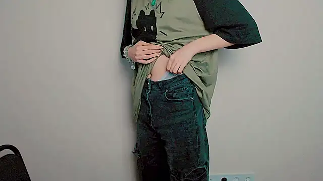 Snapshot of GuessMe___ chatting on October 31, 10:58 pm GuessMe online show from October 31, 10:58 pm