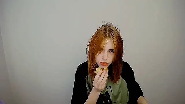 Snapshot of GuessMe___ chatting on October 22, 11:26 am GuessMe online show from October 22, 11:26 am