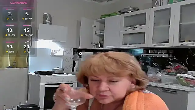 Snapshot of Sweet4104 chatting on September 26, 9:12 pm Sweet4104 online show from September 26, 9:12 pm