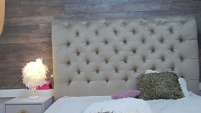 Snapshot of CarolinaBlair chatting on October 6, 9:48 am CarolinaBlair online show from October 6, 9:48 am