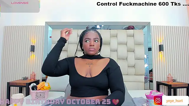 nahomye teylor online show from October 17, 3:32 am