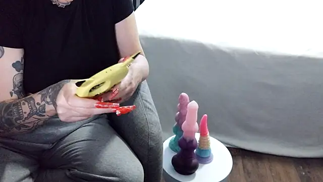 fetishslut4u online show from November 2, 3:37 pm