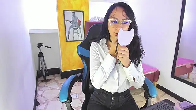 Snapshot of alison_moon7 chatting on October 17, 1:25 pm alison moon7 online show from October 17, 1:25 pm