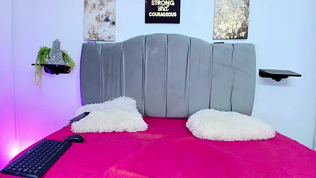 Maddy Esther online show from October 6, 7:07 pm