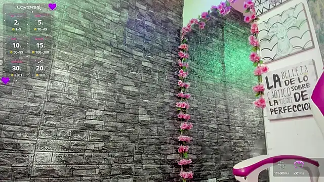 Snapshot of karoll__sex chatting on October 18, 1:14 pm karoll sex online show from October 18, 1:14 pm