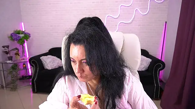 Snapshot of ValeryRosseee chatting on October 16, 7:22 am ValeryRosseee online show from October 16, 7:22 am