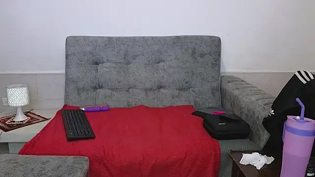 Snapshot of adahira08 chatting on October 2, 3:00 am adahira08 online show from October 2, 3:00 am