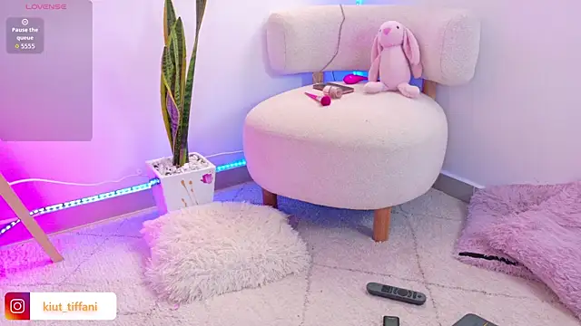 Kiut tiffanii online show from October 8, 9:41 pm