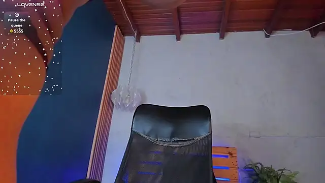 Daiisy kiss online show from October 4, 7:40 pm