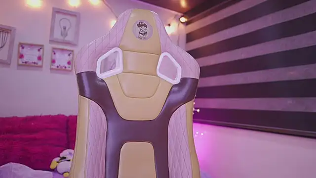 Lana Dreams  online show from November 7, 1:11 am