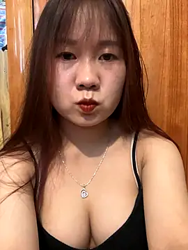 Snapshot of qinejr37 chatting on September 22, 10:14 am qinejr37 online show from September 22, 10:14 am