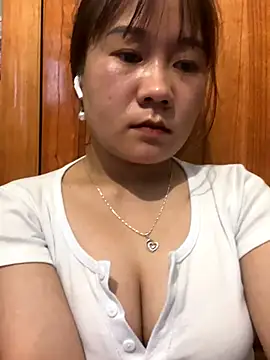 Snapshot of qinejr37 chatting on September 23, 10:24 am qinejr37 online show from September 23, 10:24 am