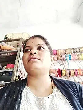 Rajnee33A online show from October 31, 7:45 am