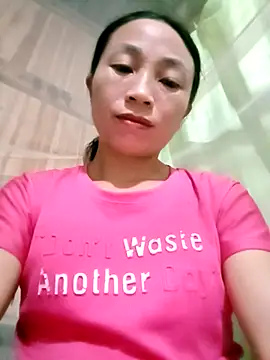 Snapshot of lucybaby00 chatting on October 13, 2:20 pm lucybaby00 online show from October 13, 2:20 pm