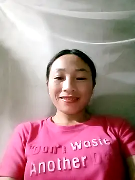 Snapshot of lucybaby00 chatting on October 31, 2:32 pm lucybaby00 online show from October 31, 2:32 pm