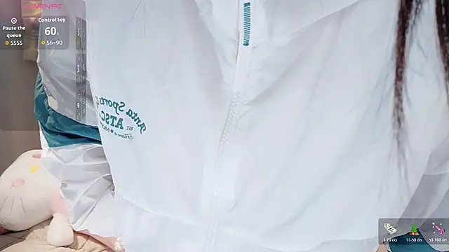 Snapshot of SweetTease2025 chatting on October 31, 4:33 pm SweetTease2025 online show from October 31, 4:33 pm