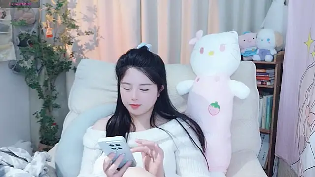 Snapshot of SweetTease2025 chatting on October 23, 6:03 pm SweetTease2025 online show from October 23, 6:03 pm