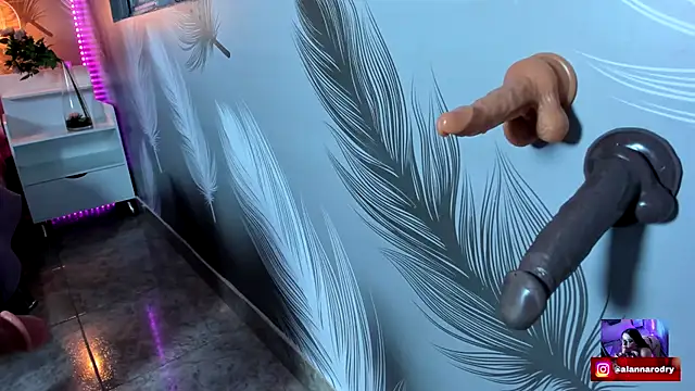 Snapshot of Alanna-sloppy chatting on October 31, 2:57 am Alanna-sloppy online show from October 31, 2:57 am