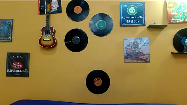 skinnyverus18 online show from January 14, 7:08 pm