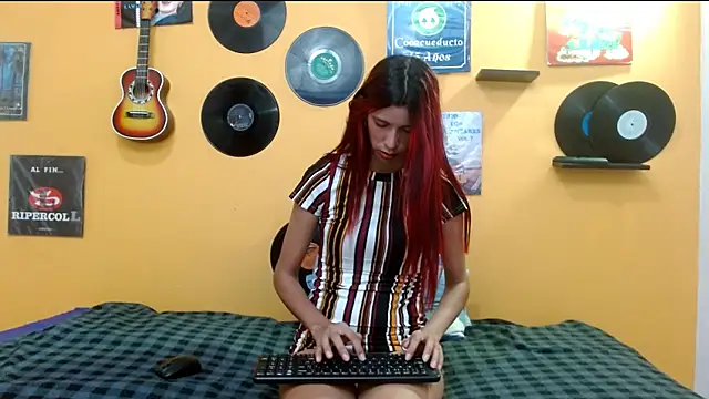 skinnyverus18 online show from December 21, 7:18 pm