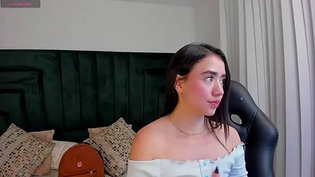 SaraWagner  online show from February 6, 12:14 am