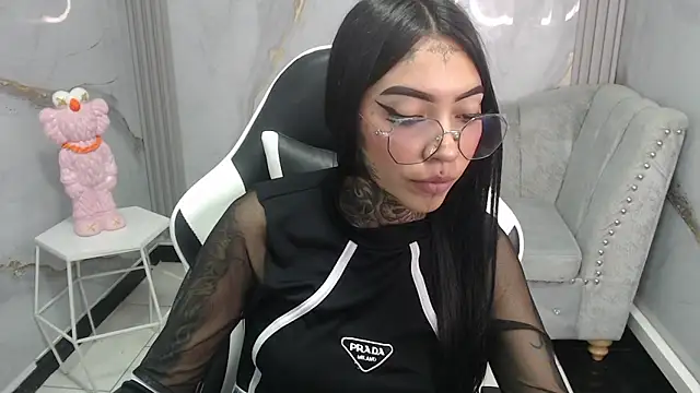 Snapshot of Ashley_Blum_v chatting on October 25, 8:15 pm Ashley Blum v online show from October 25, 8:15 pm