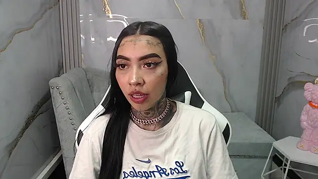 Snapshot of Ashley_Blum_v chatting on October 8, 8:13 pm Ashley Blum v online show from October 8, 8:13 pm